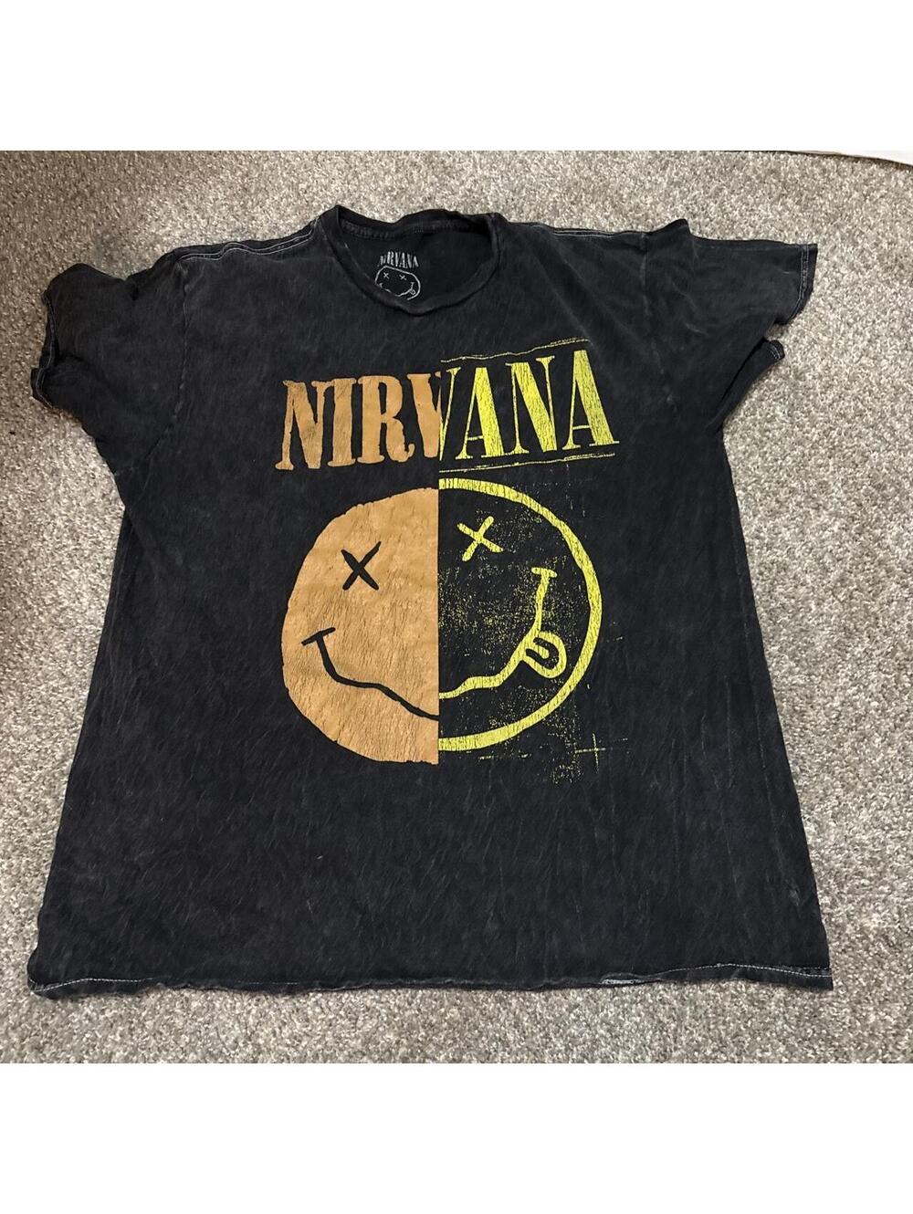 Men's Black and Grey Tshirt